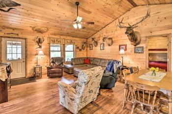 Forksville Mountain Lodge Retreat with Porch!