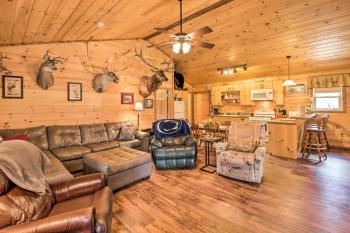 Forksville Mountain Lodge Retreat with Porch!